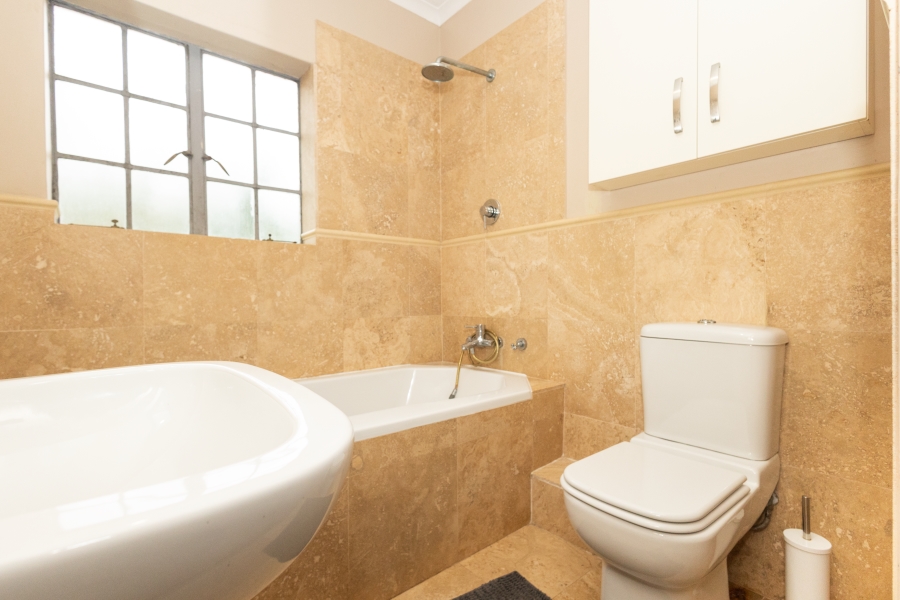 5 Bedroom Property for Sale in Vierlanden Western Cape